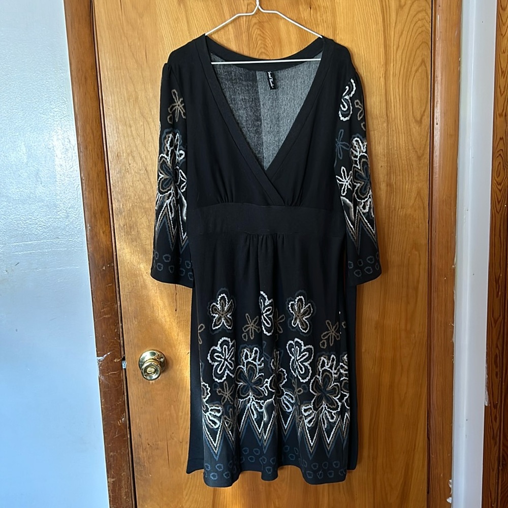 Grey print long sleeved dress. New without tags